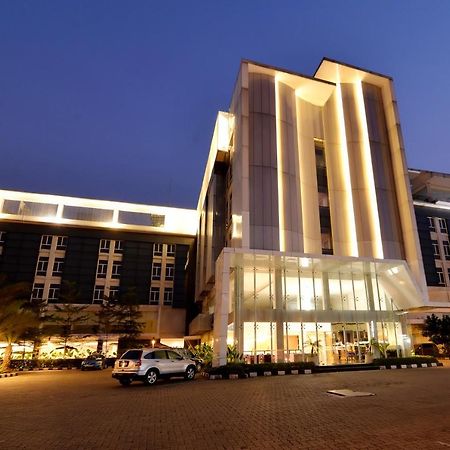 Yasmin Hotel Karawaci Тангеранг Экстерьер фото