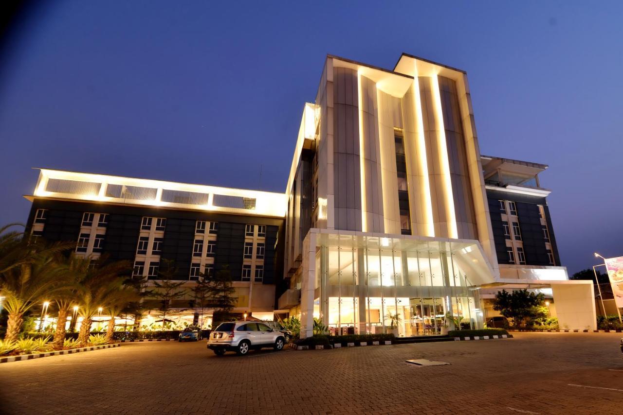 Yasmin Hotel Karawaci Тангеранг Экстерьер фото