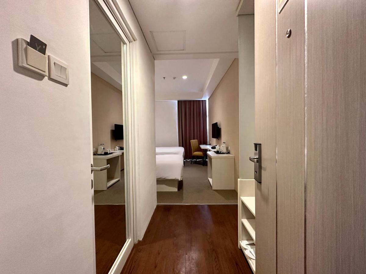 Yasmin Hotel Karawaci Тангеранг Экстерьер фото