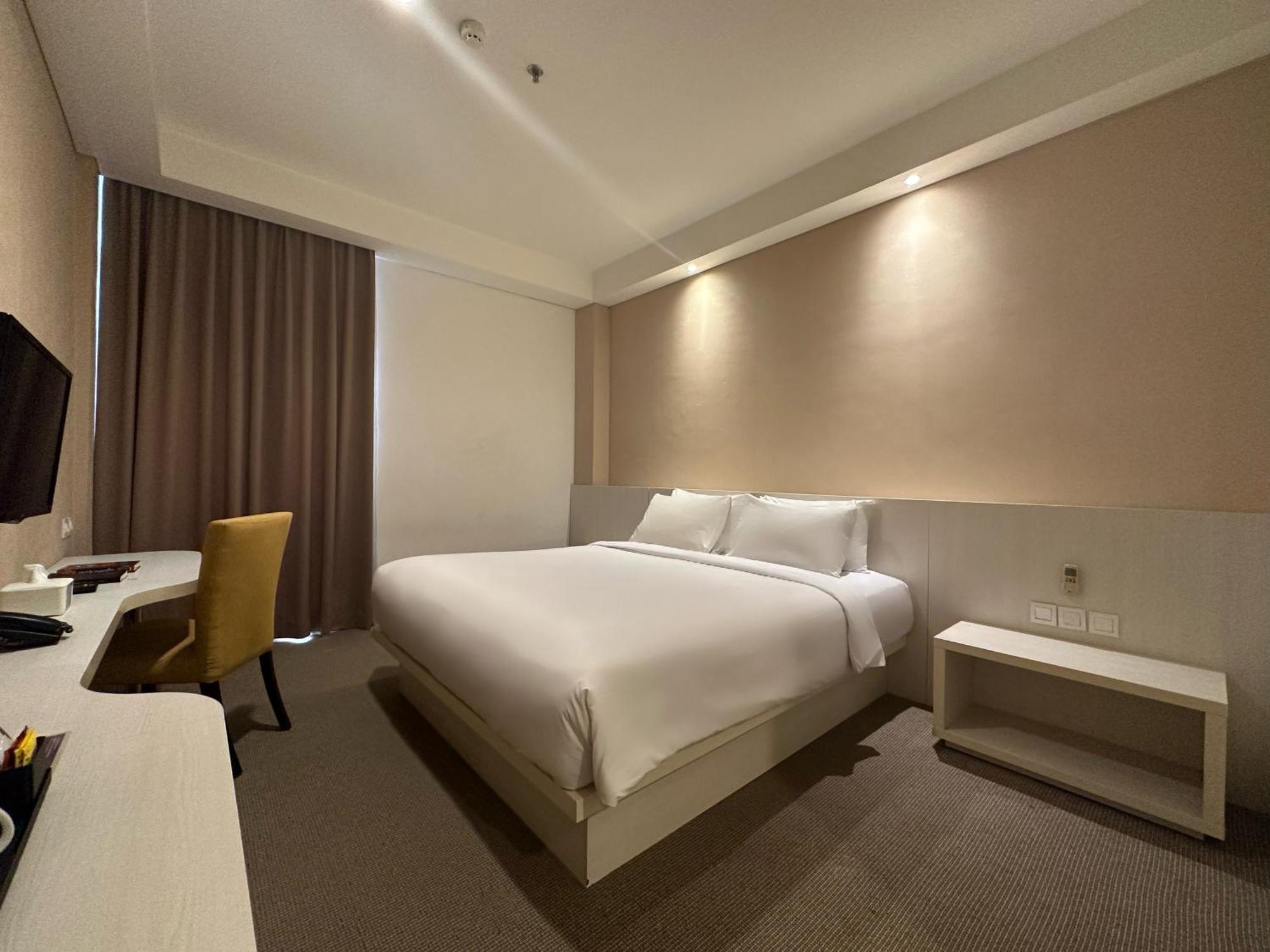 Yasmin Hotel Karawaci Тангеранг Экстерьер фото