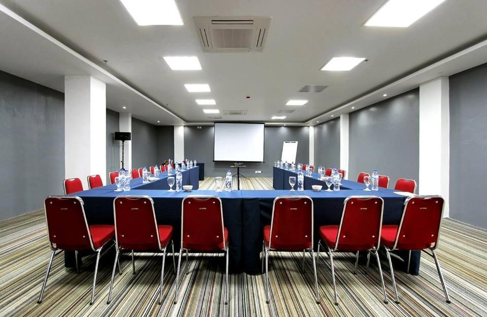 Yasmin Hotel Karawaci Тангеранг Экстерьер фото