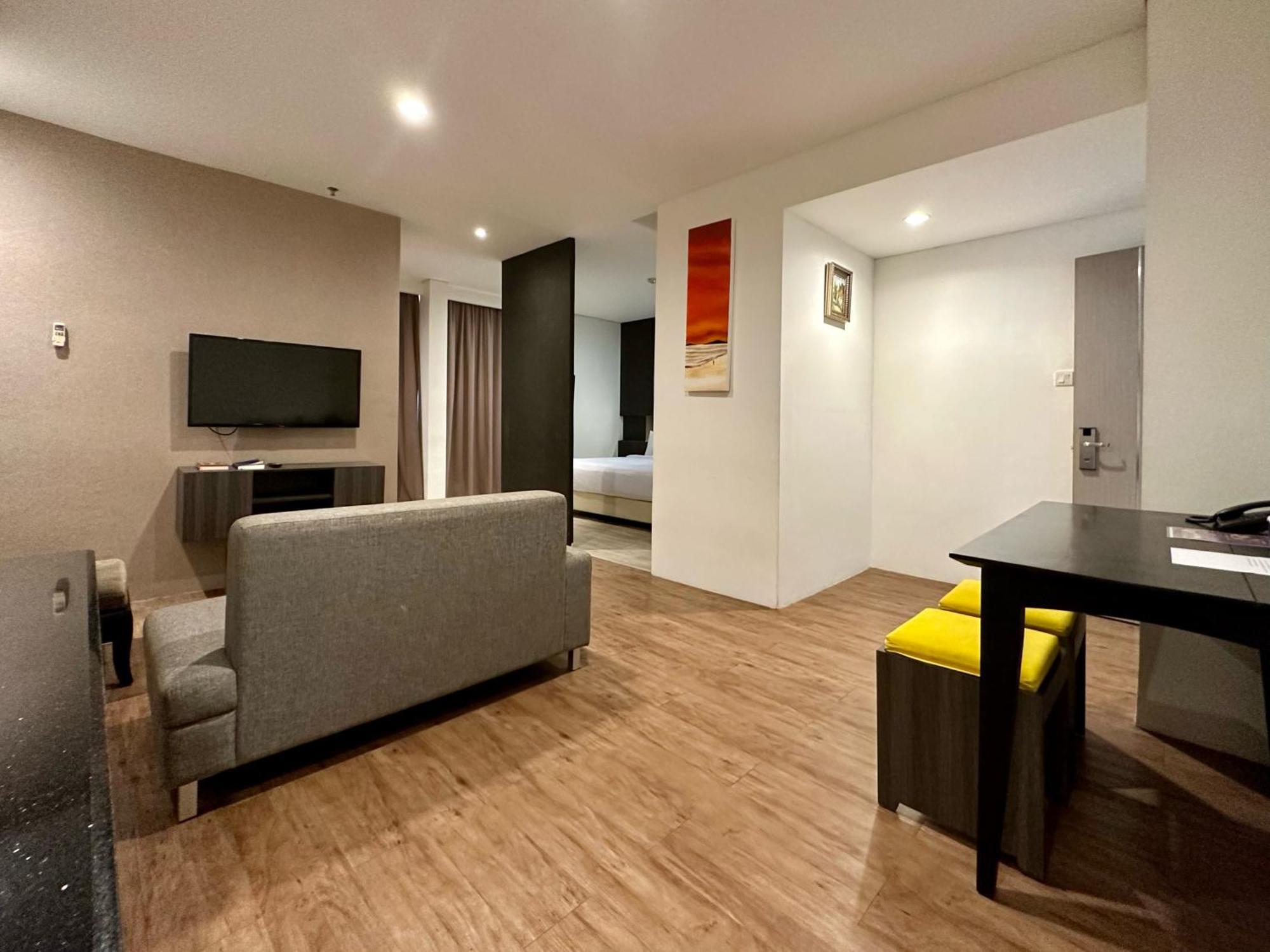 Yasmin Hotel Karawaci Тангеранг Экстерьер фото