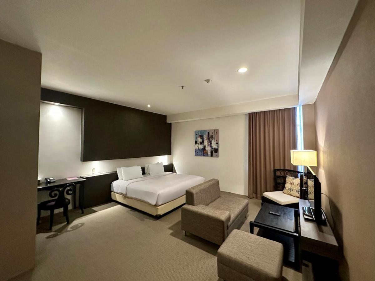 Yasmin Hotel Karawaci Тангеранг Экстерьер фото