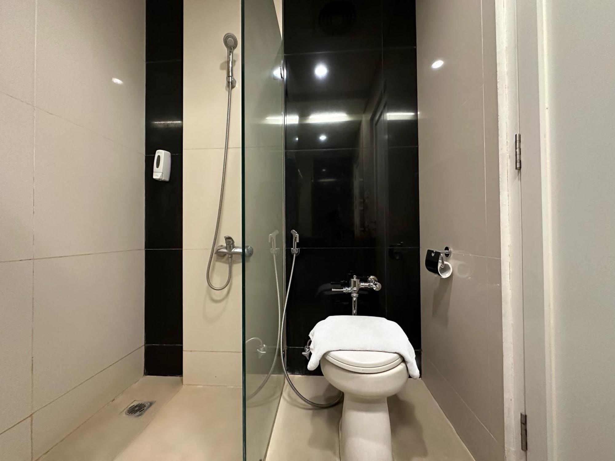 Yasmin Hotel Karawaci Тангеранг Экстерьер фото